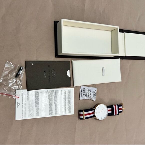 Daniels Williton woman’s watch with original case. - Picture 11 of 16